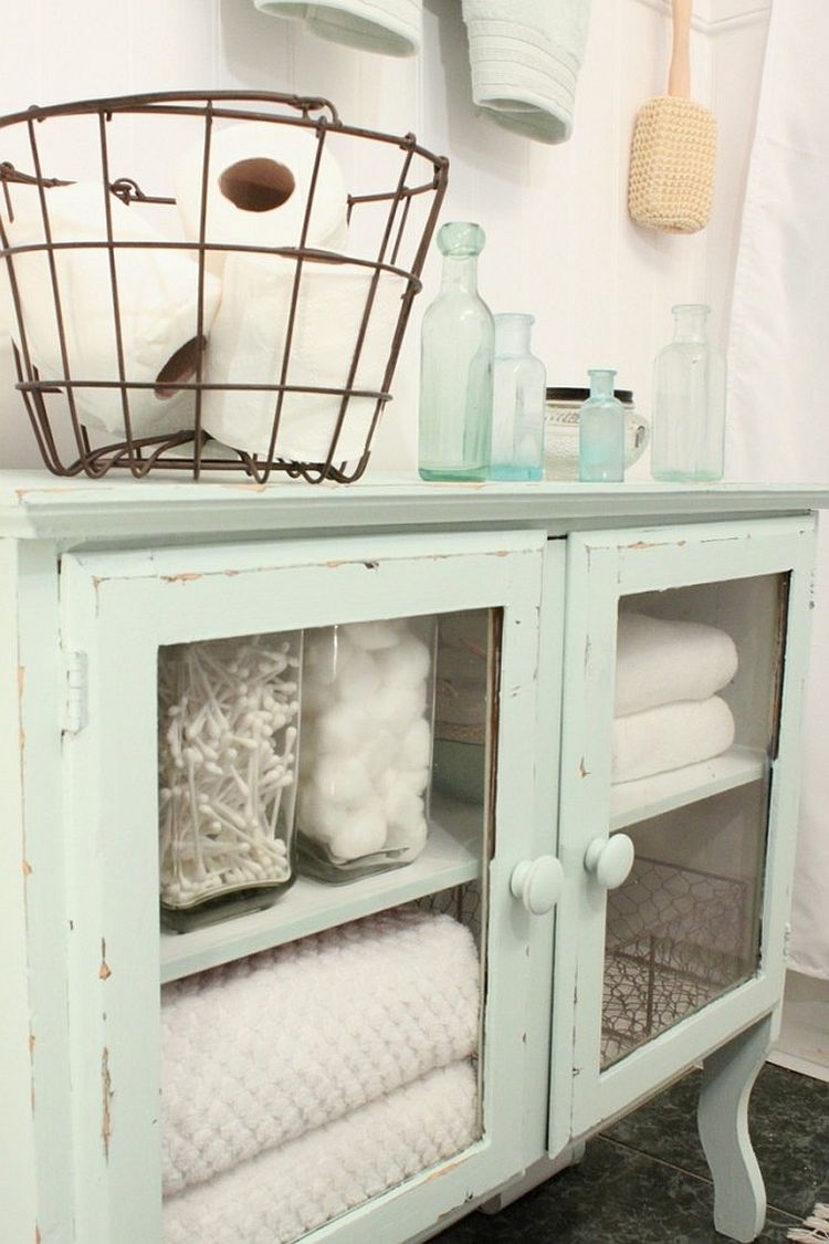 Vintage Bathroom Shelf Decor
