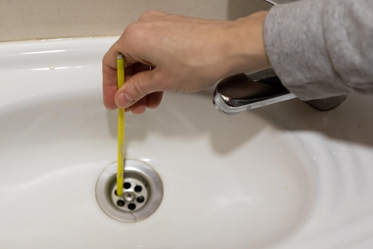 bathroom sink gurgles after draining