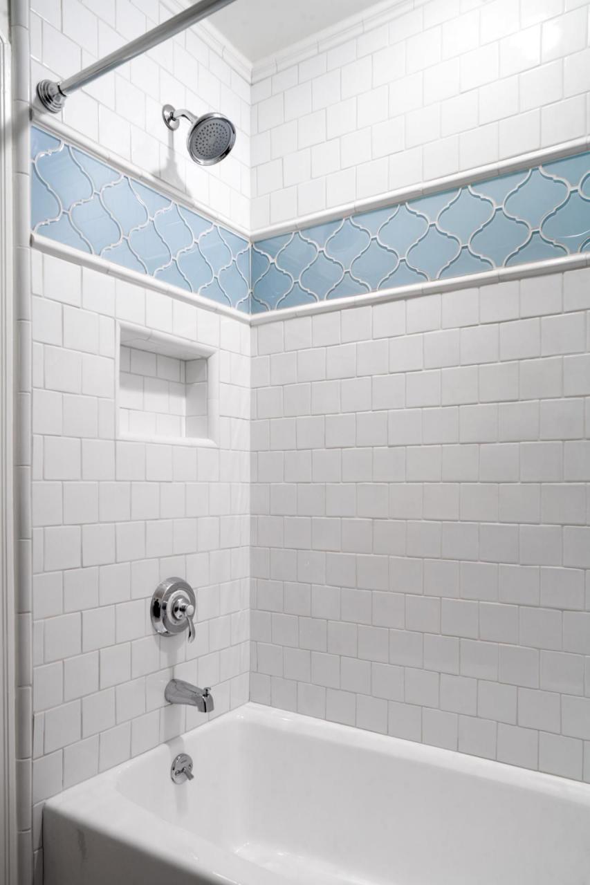 Bathroom Tile Accent Ideas