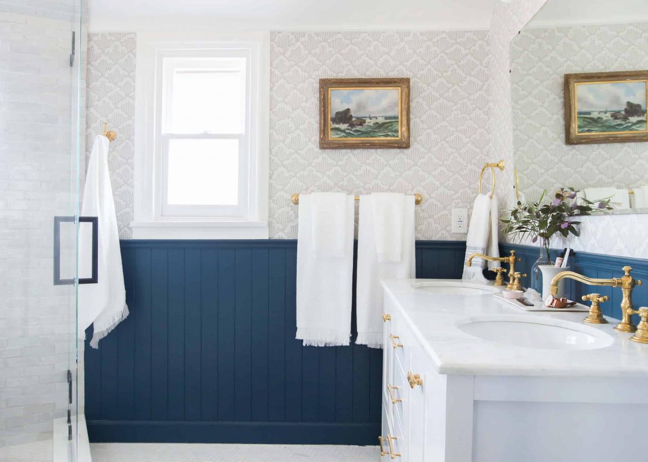 How to Put Towels on Towel Bar in Bathroom